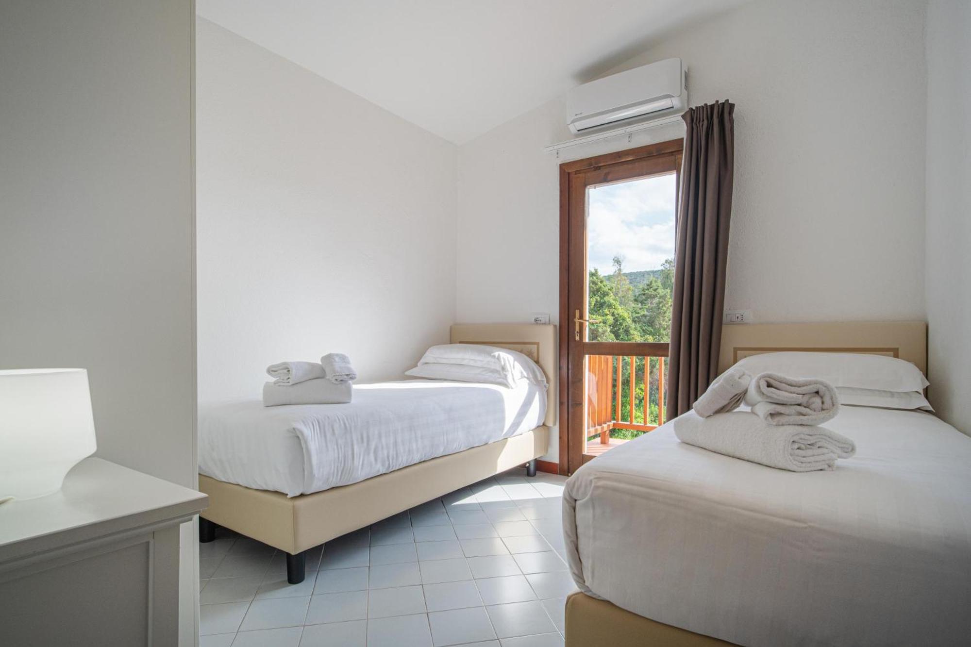 Felix Hotels - Residence Hotel Costa Serena ปาเลา ภายนอก รูปภาพ