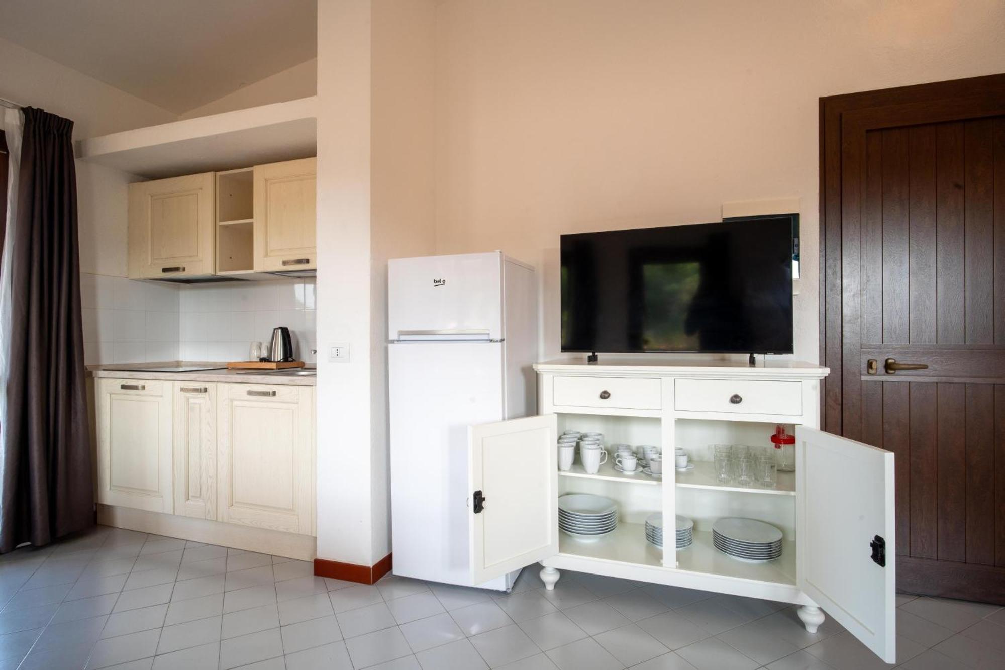 Felix Hotels - Residence Hotel Costa Serena ปาเลา ภายนอก รูปภาพ
