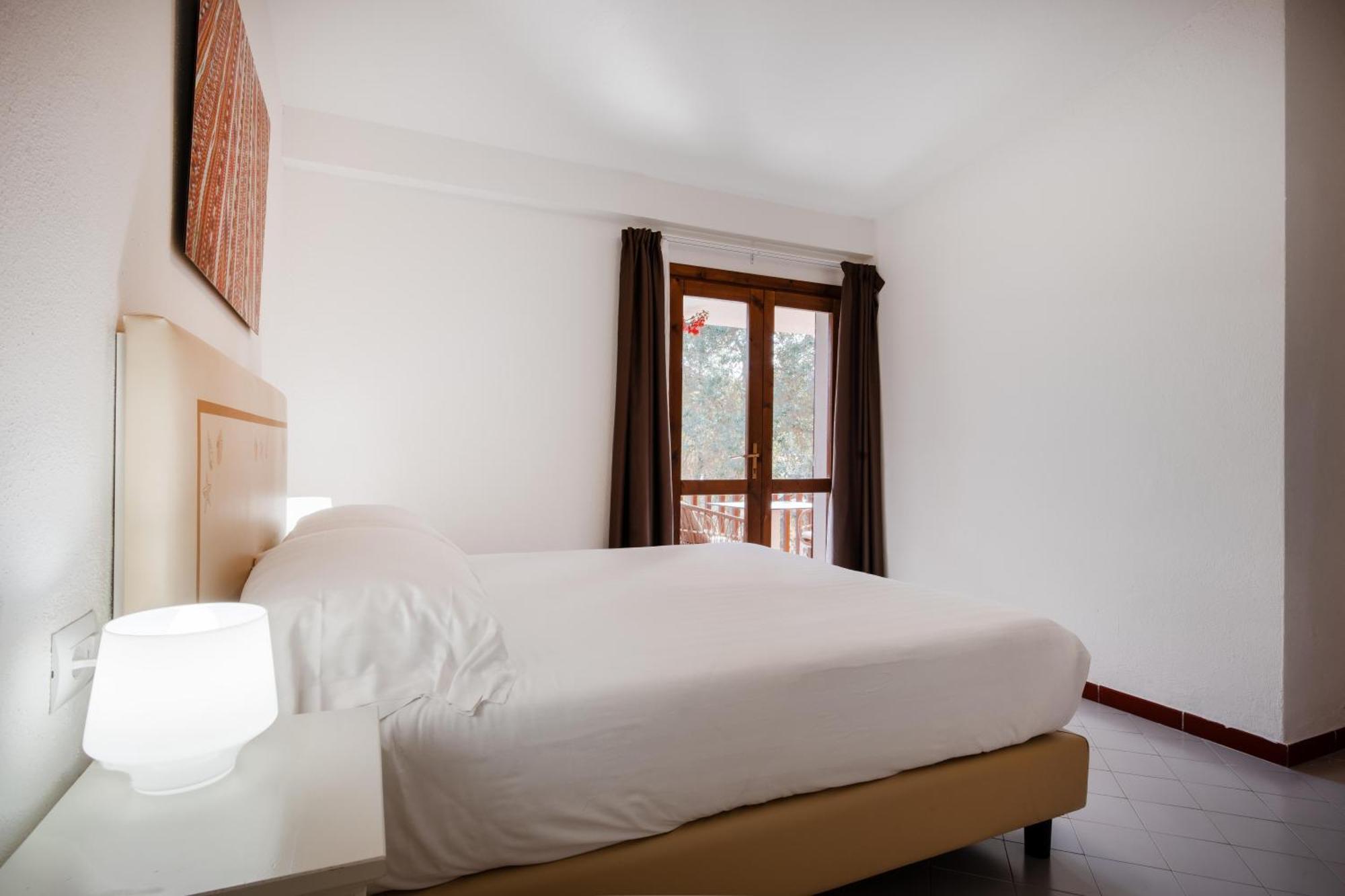 Felix Hotels - Residence Hotel Costa Serena ปาเลา ภายนอก รูปภาพ