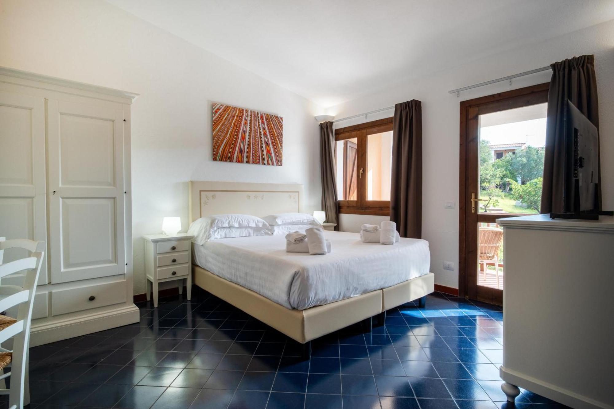 Felix Hotels - Residence Hotel Costa Serena ปาเลา ภายนอก รูปภาพ