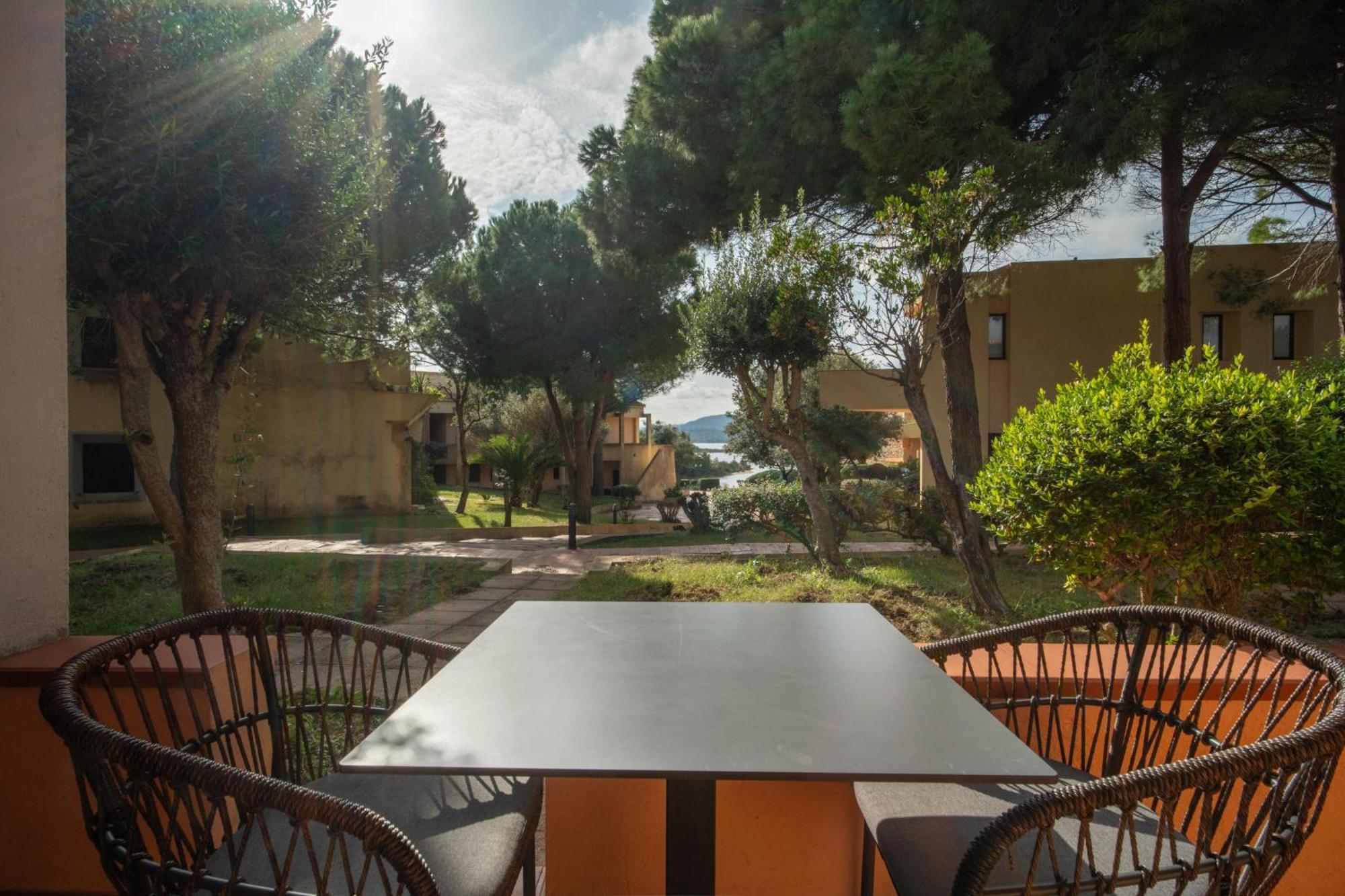 Felix Hotels - Residence Hotel Costa Serena ปาเลา ภายนอก รูปภาพ