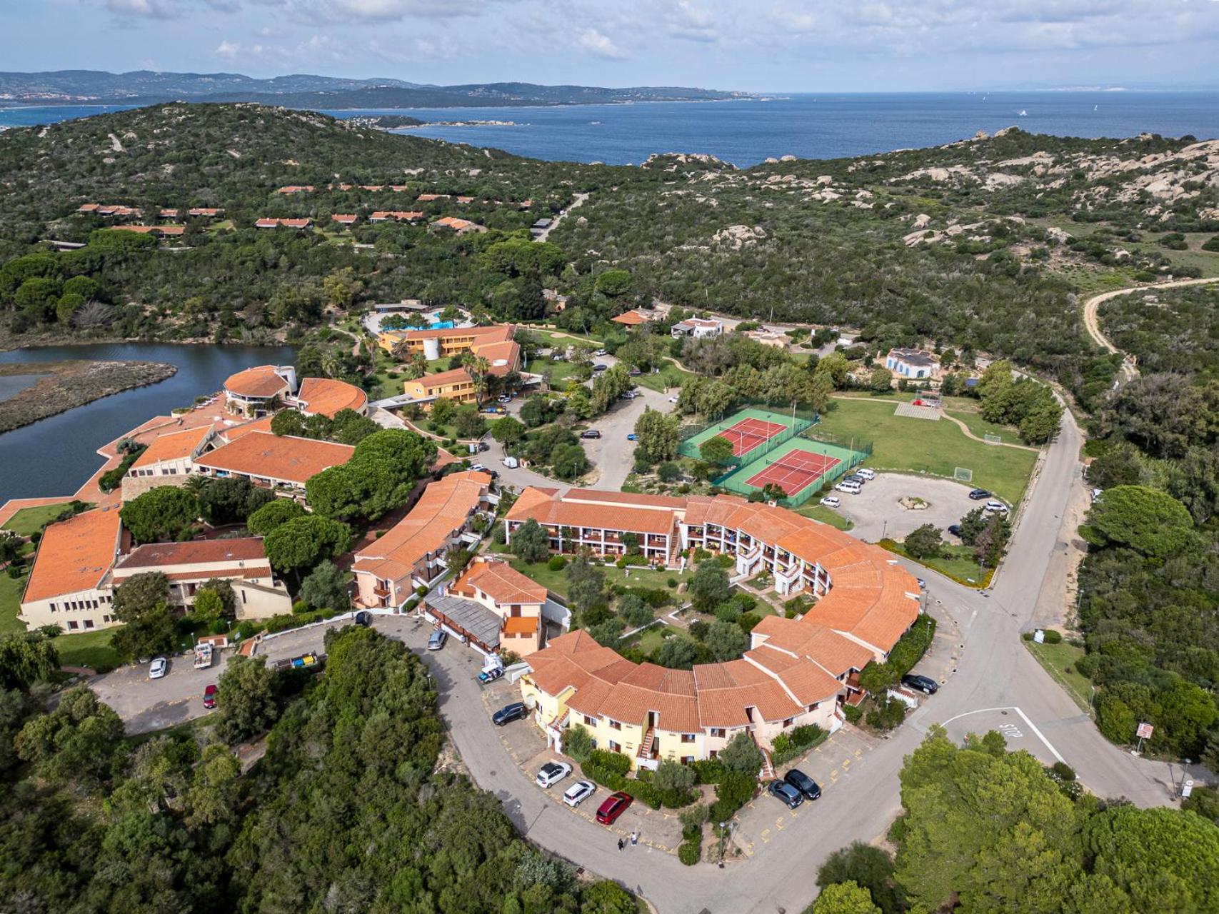 Felix Hotels - Residence Hotel Costa Serena ปาเลา ภายนอก รูปภาพ