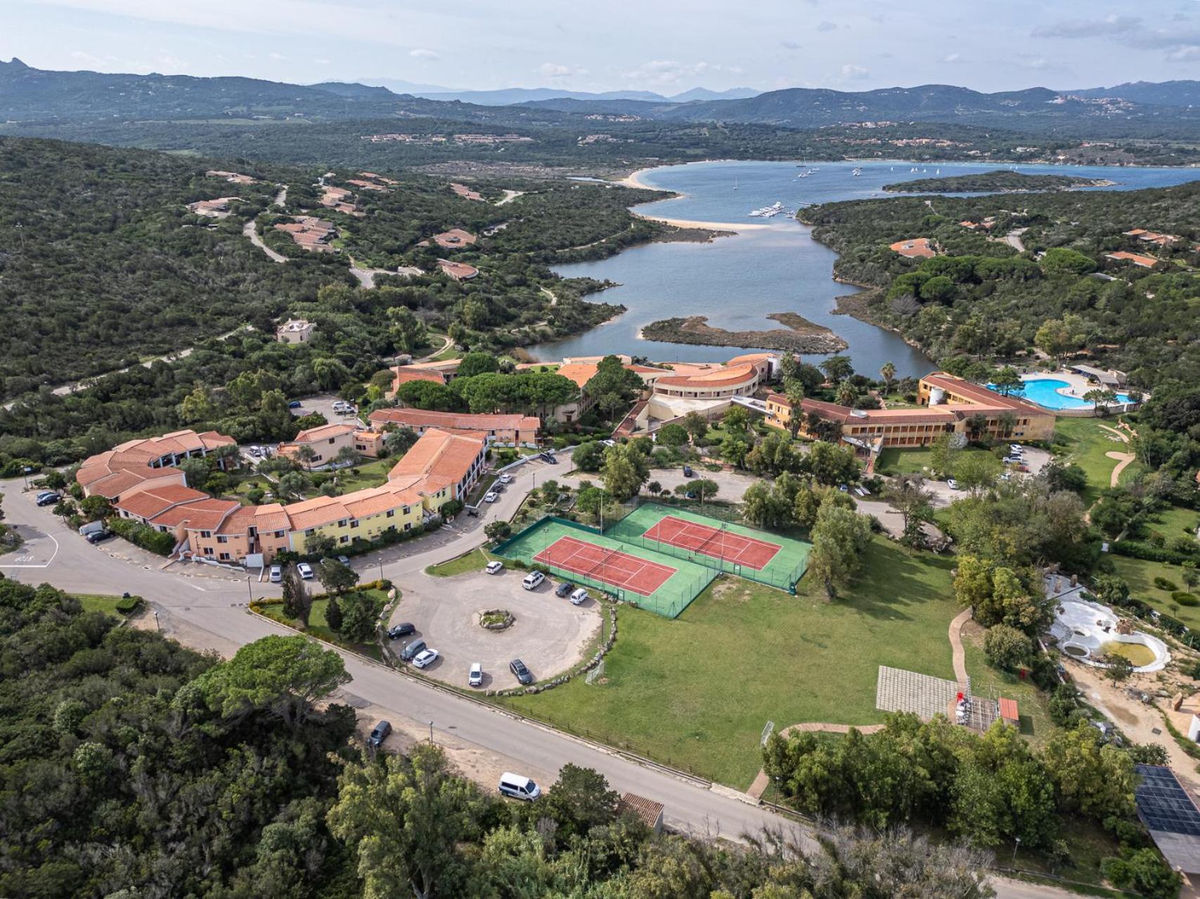 Felix Hotels - Residence Hotel Costa Serena ปาเลา ภายนอก รูปภาพ