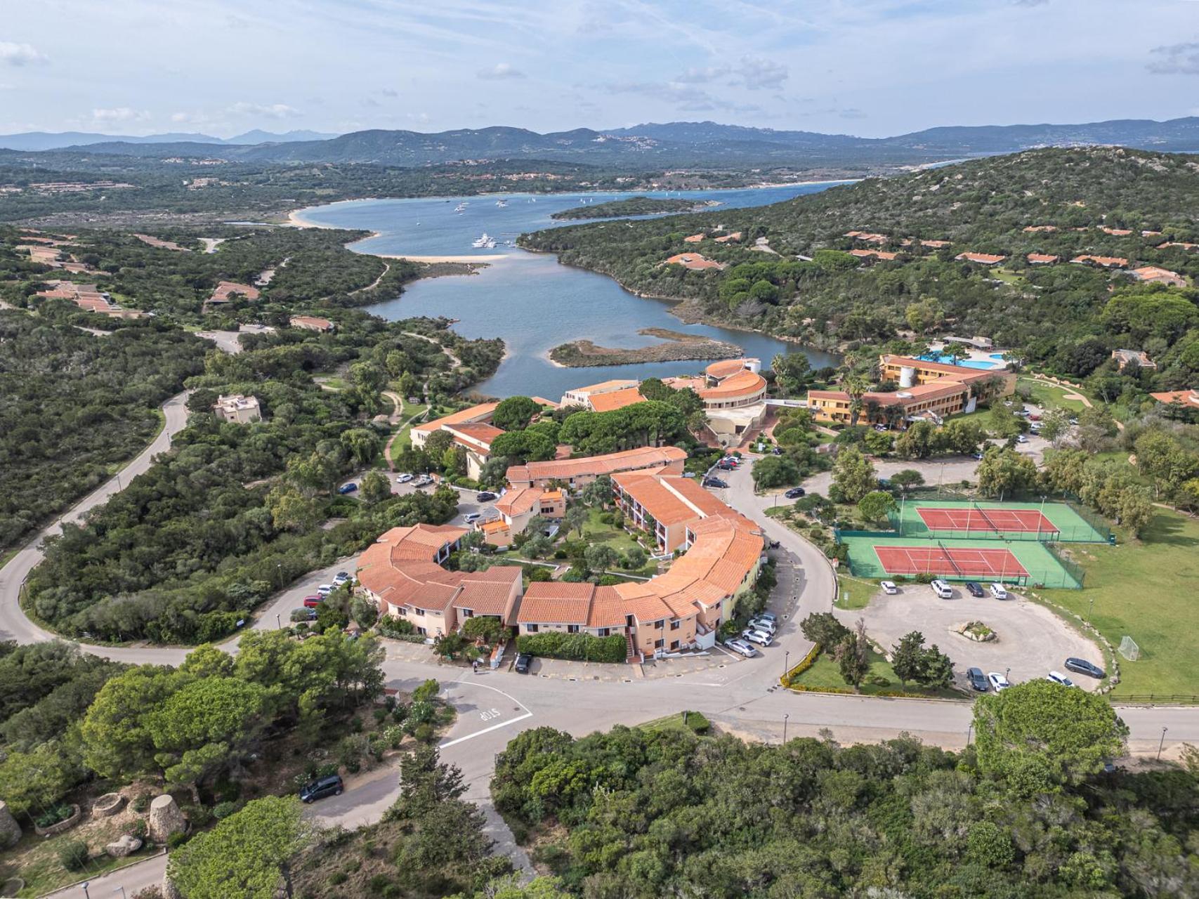 Felix Hotels - Residence Hotel Costa Serena ปาเลา ภายนอก รูปภาพ