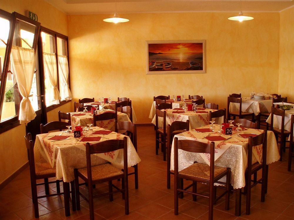 Felix Hotels - Residence Hotel Costa Serena ปาเลา ภายนอก รูปภาพ